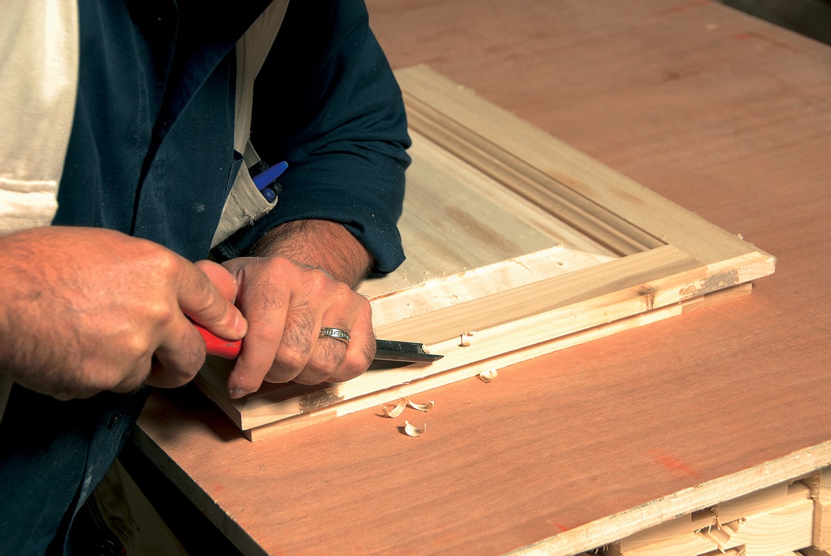 Intaglio manuale su legno