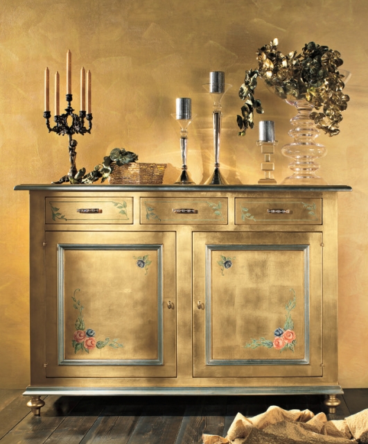 Credenza con 3 cassetti, 2 ante.