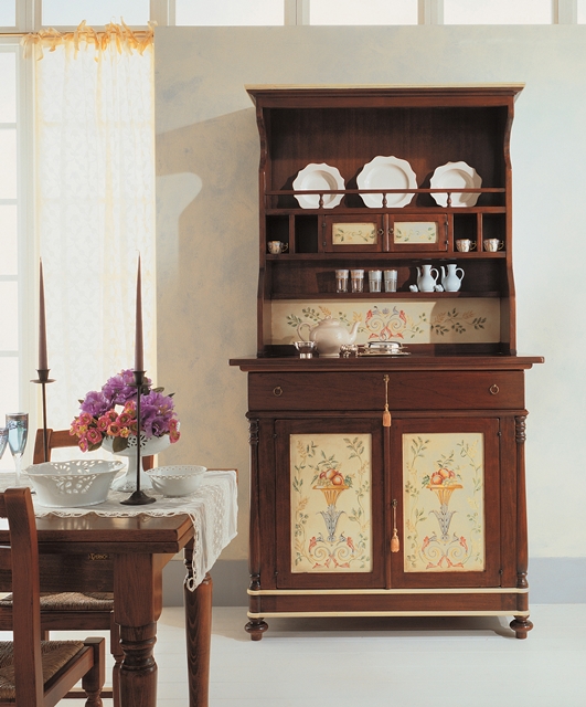 Credenza con colonne tornite