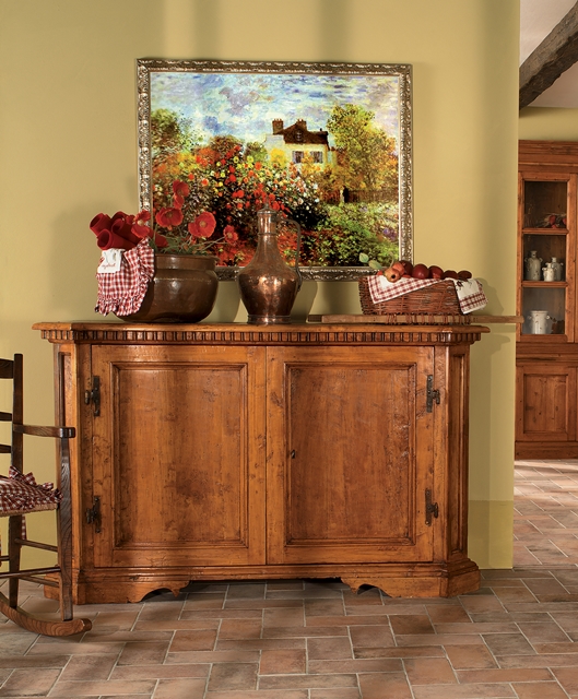 Credenza con cornice intagliata